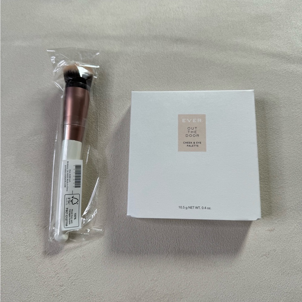 Ever Out The Door Cheek & Eye Pallette Bold & Brave Makeup and Brush